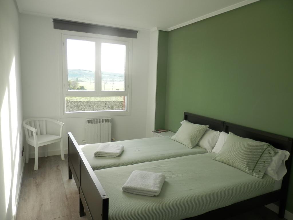 H.A.N.D Surf Hostel Langre  Rum bild