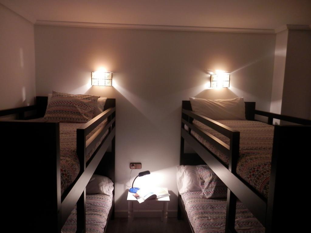 H.A.N.D Surf Hostel Langre  Rum bild