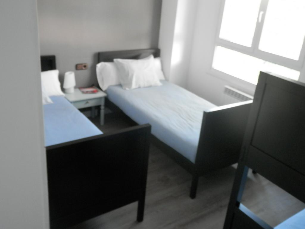 H.A.N.D Surf Hostel Langre  Rum bild